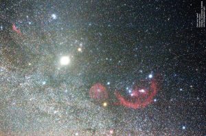 Orione ripreso con un obiettivo da 16 mm f2.8 dall’Australia su montatura EQ2 Astrofoto. 4 pose da 5 minuti.