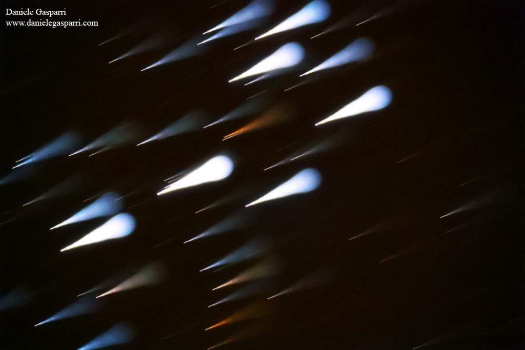 Gli spettacolari colori delle Pleiadi, catturati con la tecnica descritta nel post attraverso un rifrattore da 106 mm e Canon 450D. Posa singola di circa 90 secondi.